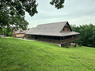 300 Roundup Ln, Bakersfield, MO 65609