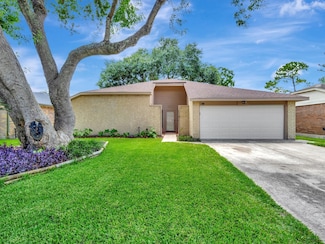 315 Knoll Forest Dr, League City, TX 77573