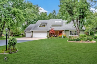 4975 Northridge Dr, Saint Anne, IL 60964