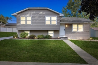 3816 Monterey Dr, Waterloo, IA 50701