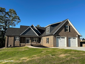 531 Meadowcrest Ln, Dandridge, TN 37725