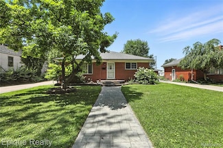 26685 Oak St, Roseville, MI 48066