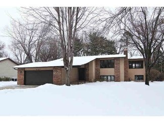 8387 8387 Pleasant View Dr, Mounds View, MN 55112