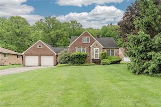 196 E Ridgewood Dr, Seven Hills, OH 44131