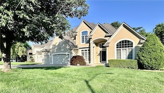 512 NW Highcliffe Dr, Lees Summit, MO 64081