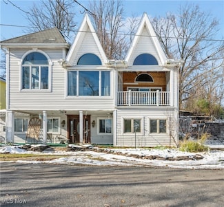 584 Apple Dr, Akron, OH 44319