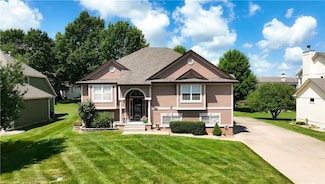 5118 SW Pelican Point, Lees Summit, MO 64082