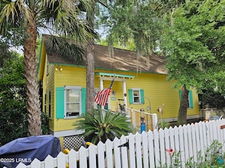 802 12th St, Port Royal, SC 29935
