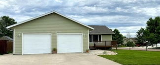 512 Christine St, Mitchell, SD 57301
