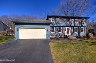 26 Deer Run Hollow, Clifton Park, NY 12065