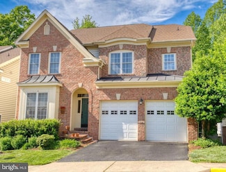 9192 Topaz St, Fairfax, VA 22031