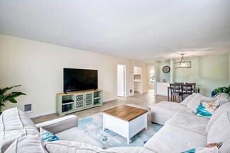 4022 Layang Cir Unit C, Carlsbad, CA 92008