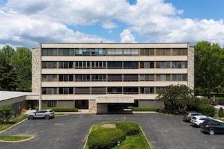 820 Club House Rd Unit 4E, North Liberty, IA 52317