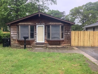 1072 Reilly St, Bay Shore, NY 11706