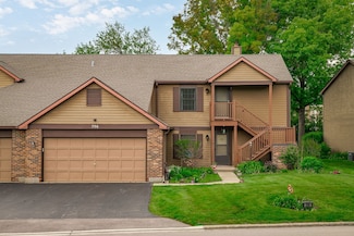 396 Sandhurst Cir Unit 3, Glen Ellyn, IL 60137