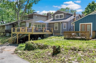 302 Lake Forest Dr, Bonner Springs, KS 66012