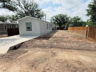 3005 Elmwood Dr, Granbury, TX 76048