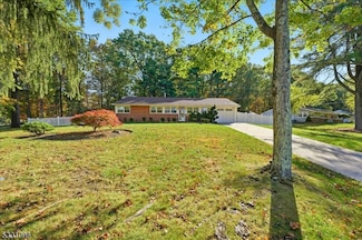 2 Wheeler Rd, Kendall Park, NJ 08824