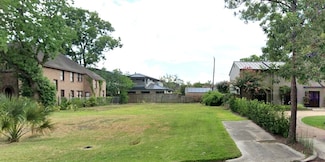 2131 Maroneal St, Houston, TX 77030