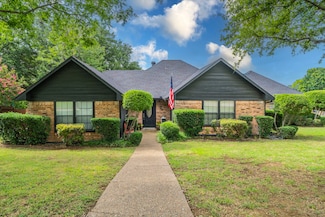 1002 Capetown Dr, Grand Prairie, TX 75050