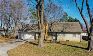 2311 Queen Ridge Dr, Independence, MO 64055