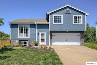 1204 Devon Dr, Papillion, NE 68046