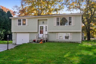 9 Pierce Ave, Sanford, ME 04073