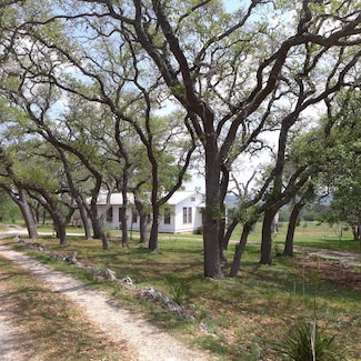 41 Big Joshua Creek Rd, Comfort, TX 78013