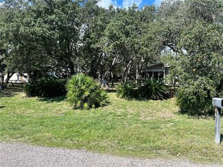 615 S Fuqua St, Rockport, TX 78382