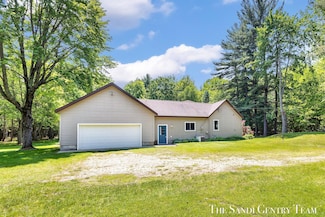 7120 Quarterline Rd, Spring Lake, MI 49456