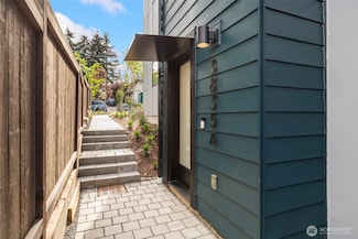 3835 Woodlawn Ave N, Seattle, WA 98103