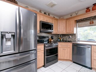 10400 NW 21st Ct, Sunrise, FL 33322