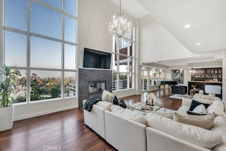 21565 Arcos Dr, Woodland Hills, CA 91364