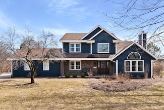W147N6894 Woodland Dr, Menomonee Falls, WI 53051