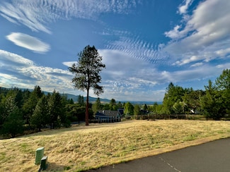 825 Royal Ln, Jacksonville, OR 97530