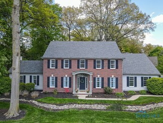 659 Saint Annes Dr, Holland, OH 43528