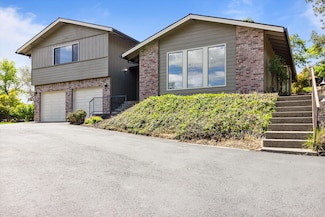 346 Stanford Ave, Medford, OR 97504