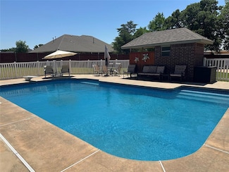 606 Cypress Ct, Blanchard, OK 73010