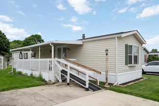 8 Winter Pine Dr, Delaware, OH 43015
