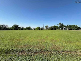 804 E Garrison Ave, Electra, TX 76360