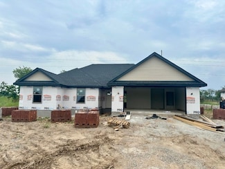 1117 Center Court Cir, Grove, OK 74344