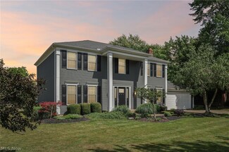19033 Misty Lake Dr, Strongsville, OH 44136