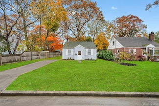 19 Admiral St, Port Jefferson Station, NY 11776