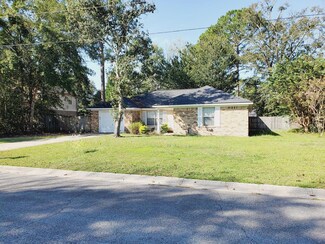 104 Briskhaven Ct, Hinesville, GA 31313