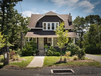 55 Kinney Ave, Mount Pocono, PA 18344