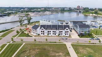 990 Harbor Dr E, St. Joseph, MI 49085