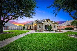 320 Canterbury Rd, Waco, TX 76712
