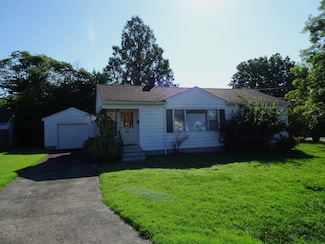 308 7th St, Carmi, IL 62821