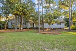 207 Oakleaf Dr, Atlantic Beach, NC 28512