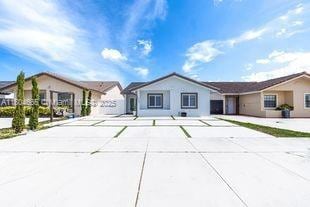 6950 NW 168th St, Hialeah, FL 33015